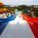 Lacqua diroma Caldas Novas - Piscinas 24 horas - Apartamentos com Roupa de Cama e banho - Caldas Tur